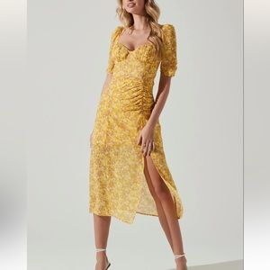 Astr FLORAL FRONT SLIT MILKMAID MIDI DRESS - LARGE